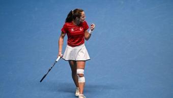 Milli tenisçi Zeynep Sönmezden bir ilk