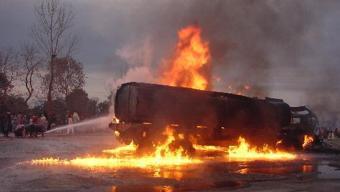 Pakistanda yakıt tankeri patladı: 2 ölü, 56 yaralı