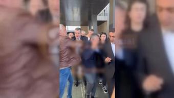 SON DAKİKA | CHP lideri Özgür Özele AKM çıkışında yumruklu saldırıya uğradı