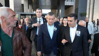 SON DAKİKA... Özgür Özele saldıran kişi hakkında neler biliniyor Evlat katili çıktı: 2020 yılında şartlı tahliye ile serbest bırakıldı