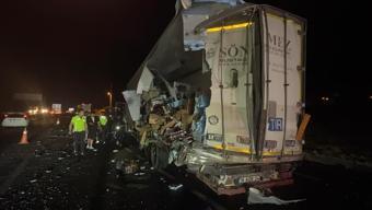 Sakaryada yolcu otobüsü tıra çarptı: 12 yaralı