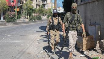 SURİYE’DEN SON DAKİKA GELİŞMELER… Aşiretlerden seferberlik çağrısı Süveydanın batı girişinde ateş kesilmedi: Çatışmalar sürüyor