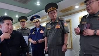 Kim Jong-un bizzat denetledi Tatbikat esnasında hava savunma füzeleri test edildi...