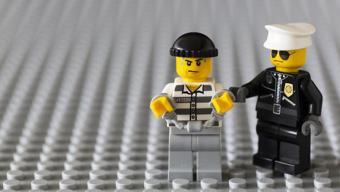 Avustralyada ev baskınında şok 163 bin dolarlık lego ve oyuncak bulundu...