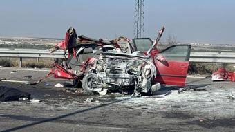 Niğdede feci kaza: 2 kişi can verdi Otomobil bu hale geldi...
