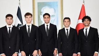 Beşiktaş’ta 5 futbolcuyla sözleşme imzalandı