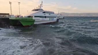 Deniz ulaşımına fırtına engeli Seferler iptal edildi