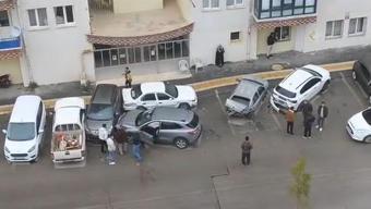 Kontrolden çıkan otomobil park halindeki 5 araca zarar verdi