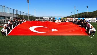 Beşiktaş, antrenmanda 29 Ekim Cumhuriyet Bayramı’nı kutladı