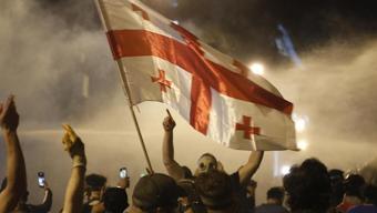 Gürcistanda hükümet 3 muhalefet partisinin yasaklanmasını istiyor