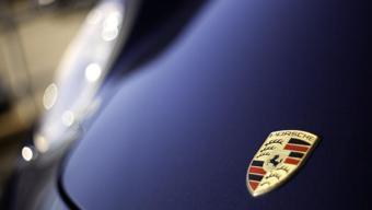 Yüzlerce Porsche sahibi neye uğradığını şaşırdı Uydu ile bloke edildiler, aynı anda bozuldular