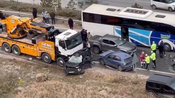 Ankarada feci kaza: Vinç 13 araca çarptı, yaralılar var...