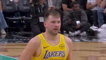 Triple-double yaparak yıldızlaşan Luka Doncic, mağlubiyeti önleyemedi