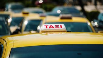 Atinada taksiciler 48 saatlik grevde