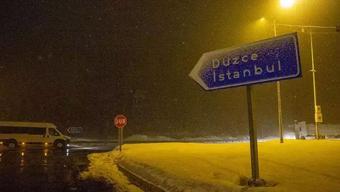 Bolu Dağında yoğun kar Ekiplerden sürücülere uyarı