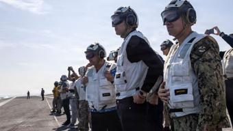 Umman temaslarında dikkat çeken detay: Witkoff ve Kushner, USS Abraham Lincolnü ziyaret etti