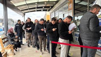 APP plaka kuyruğu: 140 bin TL ceza yememek için plaka basım atölyelerine akın ettiler