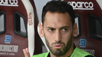 Inter, Hakan Çalhanoğlunun sakatlığıyla sarsıldı Dünya Kupasına yetişme durumu...