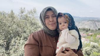 7,5 aylık Gökçeyi milyonlar izliyor: Sürekli hareket etmek istiyor