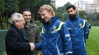 Kuyt ve Volkan, Fenerbahçeye geri dönüyor Aziz Yıldırımdan teknik ekip kararı...