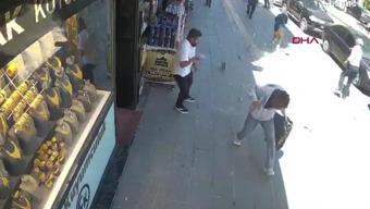 Binadan beton parçaları koptu! Son anda kurtuldular
