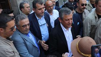 Özgür Özel: Kayyımdan sonra binaları geride bıraktık, yürüyoruz