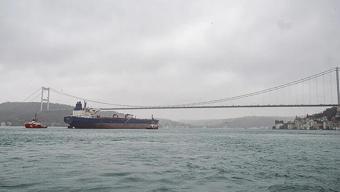 İstanbul Boğazı'nda gemi trafiği çift yönlü askıya alındı