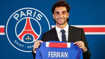 PSG, Barcelonanın golcüsü Ferran Torresin transferini duyurdu