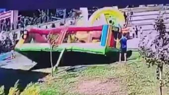 Şişme oyun parkı ters döndü: 3 çocuk yaralandı