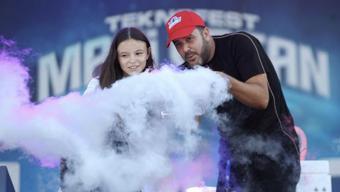TEKNOFEST Mavi Vatanda minik bilim insanları sahnede