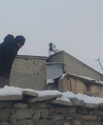 Kar Van’ı teslim aldı: 90 yerleşim yerinin yolu kapandı