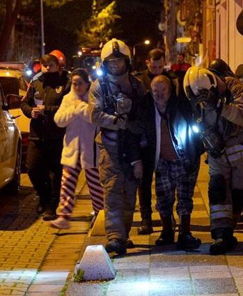 Kadıköyde can pazarı Apartmanda yangın: Çok sayıda yaralı var