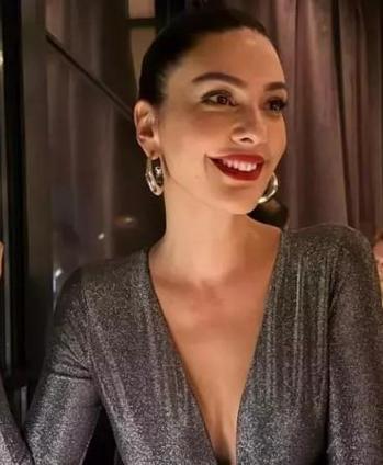 Bergüzar Korel’den spor salonu paylaşımı 20 kilo verdi, fit görüntüsü olay oldu