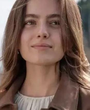 Ava Yaman’ın Çocukluk Kareleri Olay Oldu Paylaşımlarına Yorum Yağdı