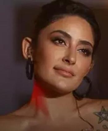 MELEK MOSSO, RADYO DYE KONUK OLDU “KENDİMİ HİÇBİR ZAMAN TEK BİR KALIBIN İÇİNE KOYMADIM”