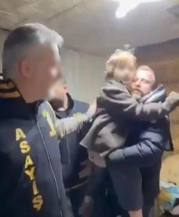Alman sevgilisinden çocuğu 7 yıl boyunca kaçırdı: Harabe evde bulundu