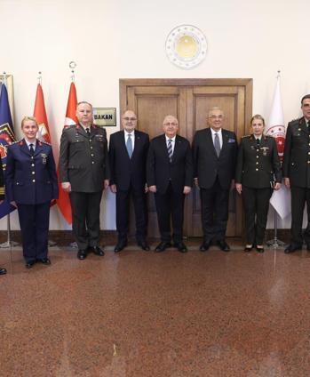 Bakan Güler, MSB sağlık personeli ile buluştu