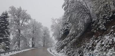 dikkat-bolu-yedigoller-yolu-kar-ve-buzlanma-riski-nedeniyle-kapatildi