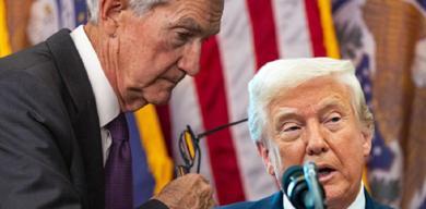 trumptan-fed-baskanina-yine-hakaret-o-bir-aptal