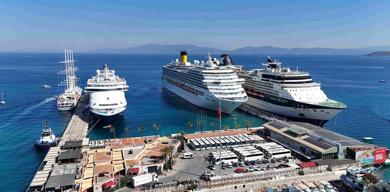 kusadasi-limaninda-kruvaziyer-bereketi-6-bin-298-turist-agirladi