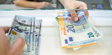 euro-dolar-karsisinda-hiz-kazaniyor-iste-yeni-tahminler