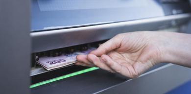 atm-sayisi-artiyor-sube-sayisi-azaliyor-bankacilikta-yeni-trend