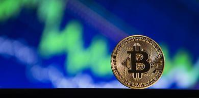 7-ay-sonra-bir-ilk-bitcoin-cakildi