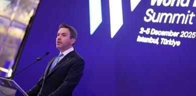 bakan-bayraktardan-avrupaya-lng-cagrisi-lngyi-getirip-bizim-depolama-tesislerimizde-saklayabilirsiniz