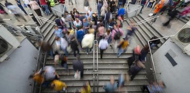 evden-cikmayan-issiz-gencler-icin-yasa-cikarilacak