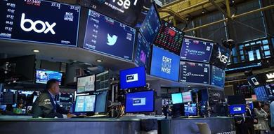 kuresel-piyasalarda-risk-istahi-zayifladi-altin-rekora-yaklasti