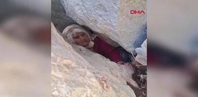 hayvanlarini-otlatirken-kaybolmustu-1-gun-sonra-kayaliklarda-sikismis-halde-bulundu