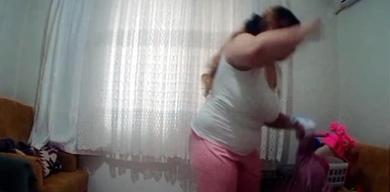 1-yasindaki-bebegine-siddet-uygulayan-annenin-cezasi-belli-oldu