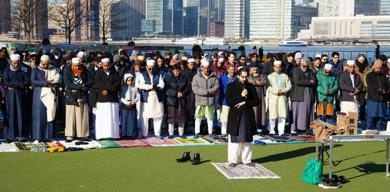 new-yorkta-bayram-namazi-sokaklara-tasti