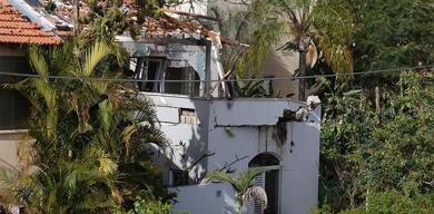 iran-fuzesi-israili-vurdu-11-yarali-cnn-turk-ekibi-yikimi-goruntuledi